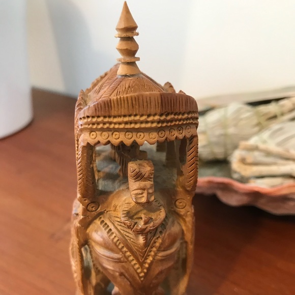 Handmade wood carved elephant - Picture 3 of 4